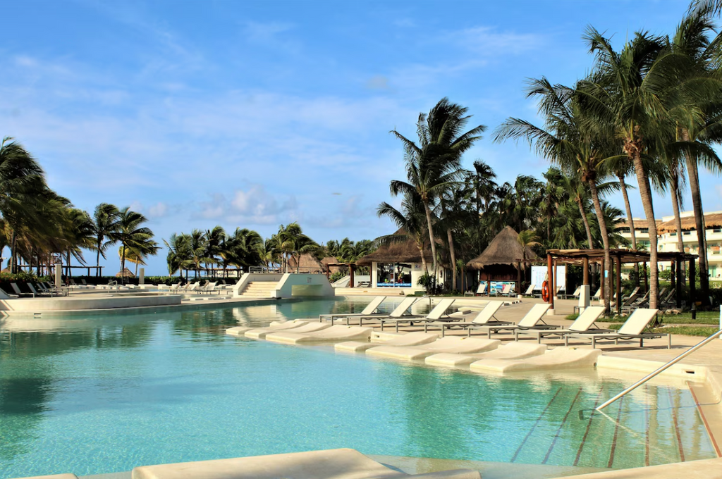 Luxury Accommodation + Padel + Activities