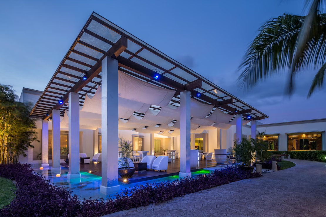 Luxury Accommodation + Padel + Activities