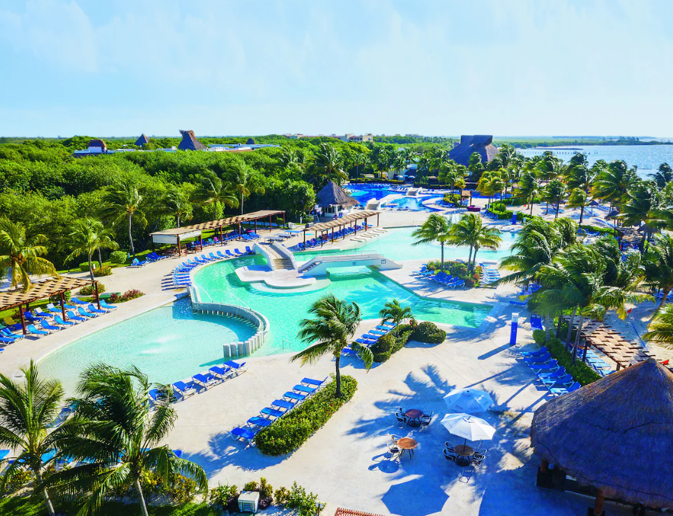 Luxury Accommodation + Padel + Activities