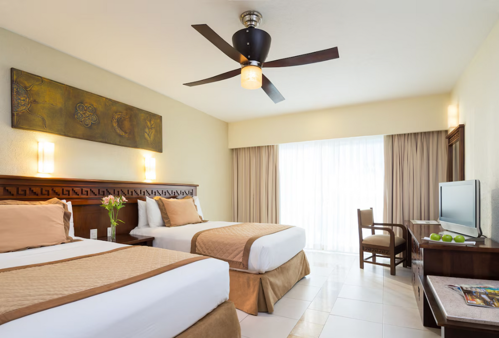 Luxury Accommodation + Padel + Activities