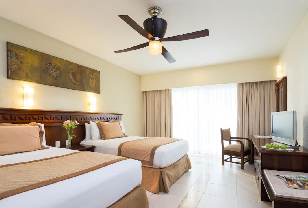 Luxury Accommodation + Padel + Activities